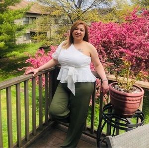 Meet your Posher, Gloria